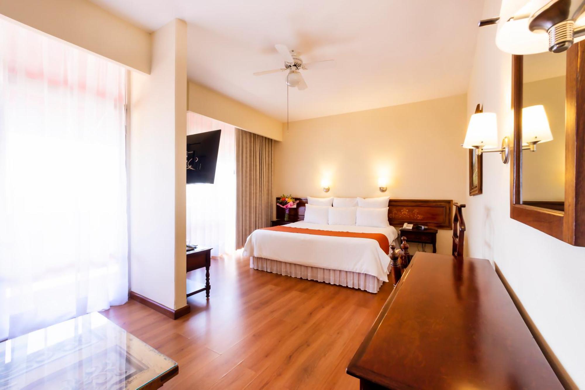 Plaza Uruapan Hotel Exterior foto